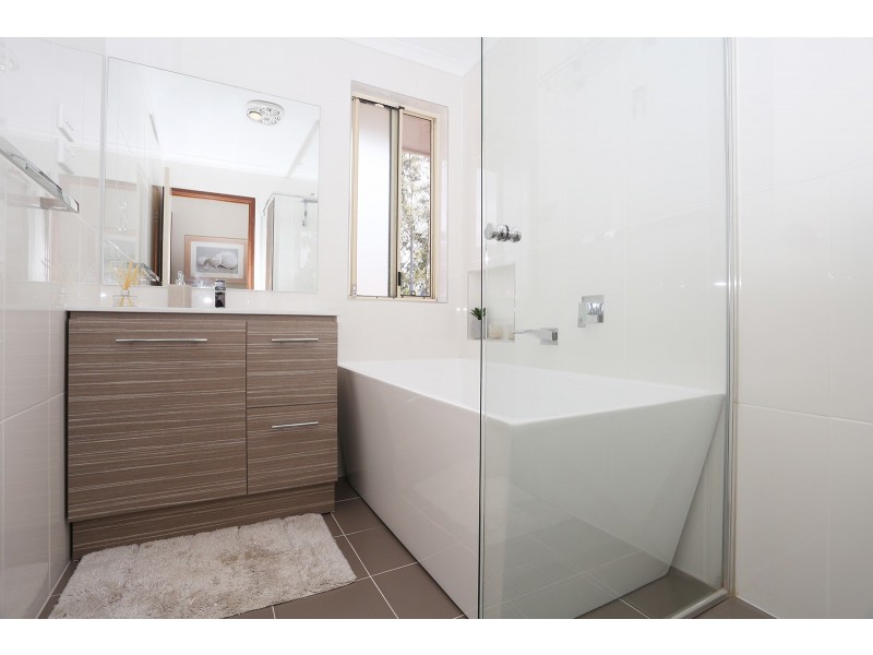 9 Moss Place, St Helens Park NSW 2560