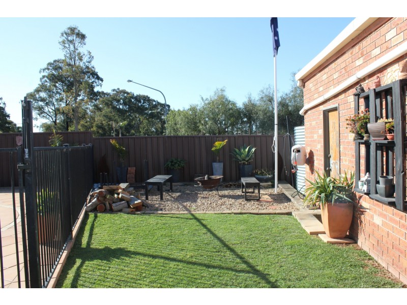 9 Moss Place, St Helens Park NSW 2560