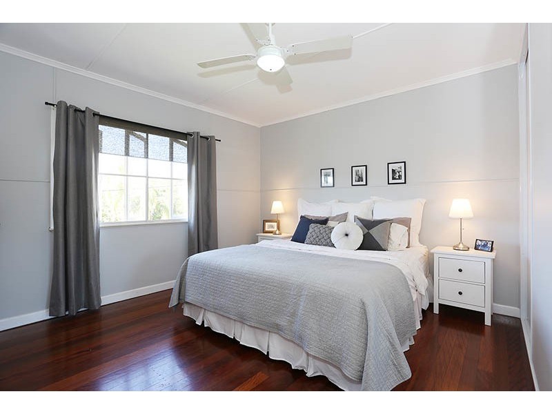 3 David Road, Holland Park QLD 4121