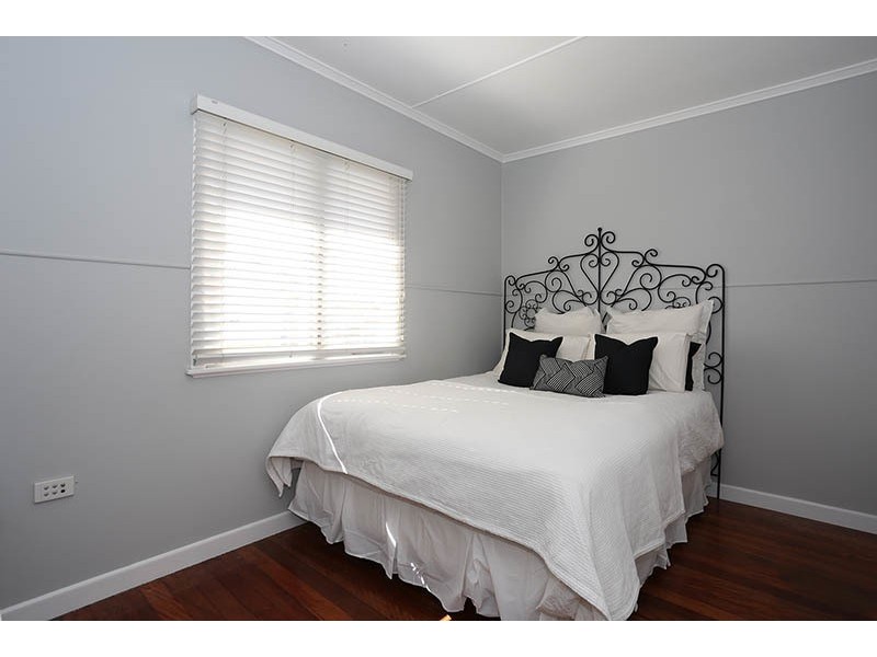 3 David Road, Holland Park QLD 4121