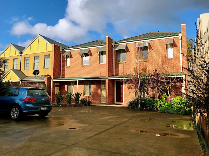 2/26 Empire Street, Footscray VIC 3011