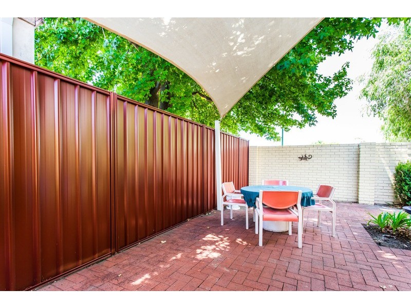 25 Edgecumbe Street, Como WA 6152