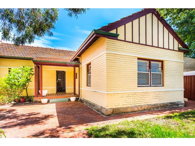 25 Edgecumbe Street, Como WA 6152