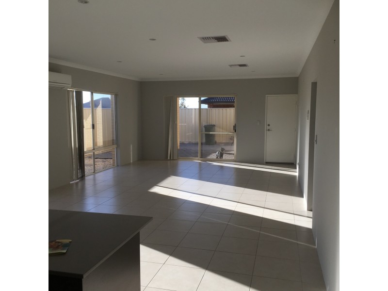 1 Payanna Grange, Lakelands WA 6180