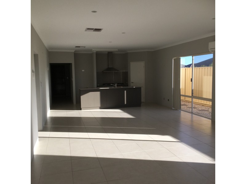 1 Payanna Grange, Lakelands WA 6180