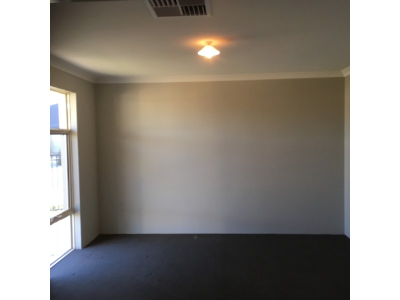 1 Payanna Grange, Lakelands WA 6180