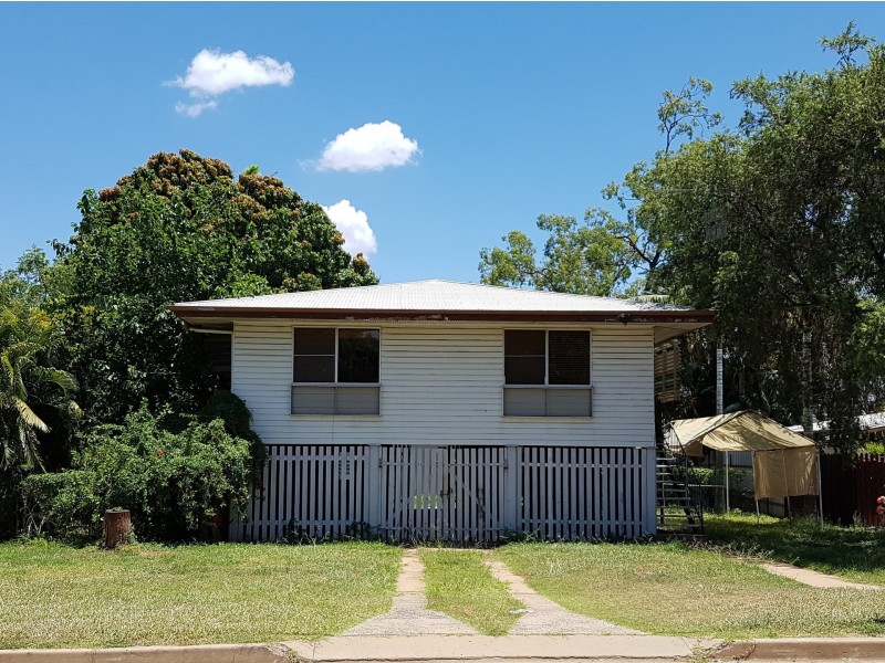 17 Leslie Drive, Moranbah QLD 4744