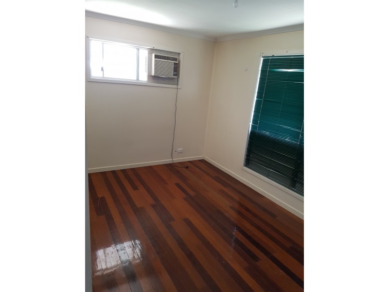 17 Leslie Drive, Moranbah QLD 4744