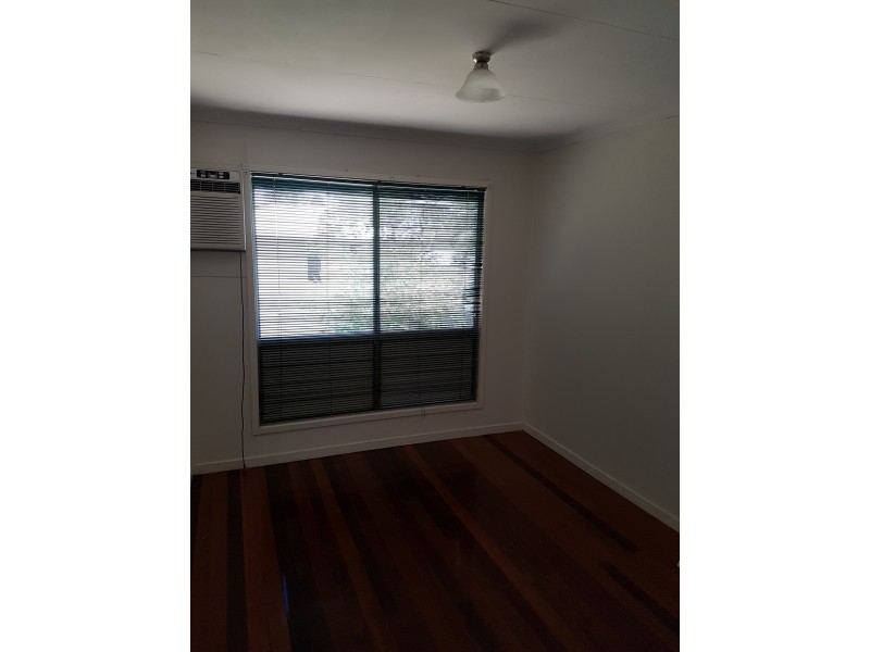 17 Leslie Drive, Moranbah QLD 4744