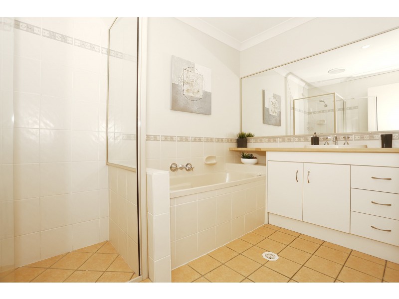 2/23 Merton Drive, Upper Coomera QLD 4209