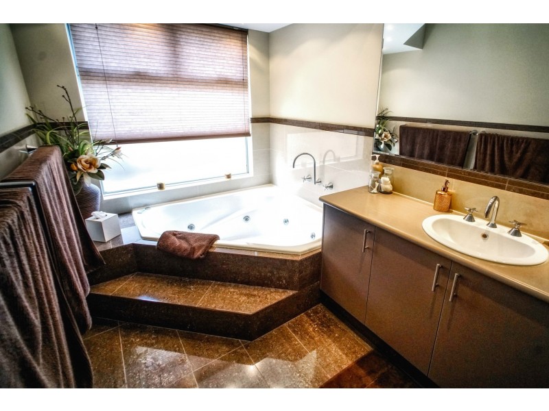 10 The Ridge, Halls Head WA 6210