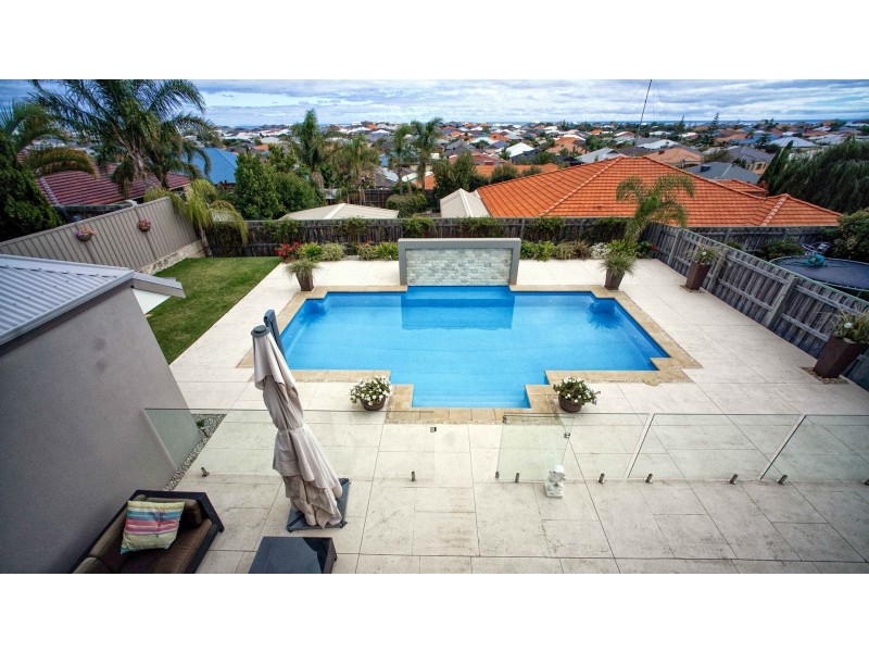 10 The Ridge, Halls Head WA 6210