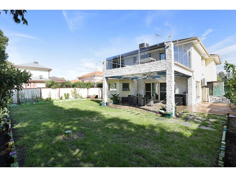 18 King Circuit, Caroline Springs VIC 3023