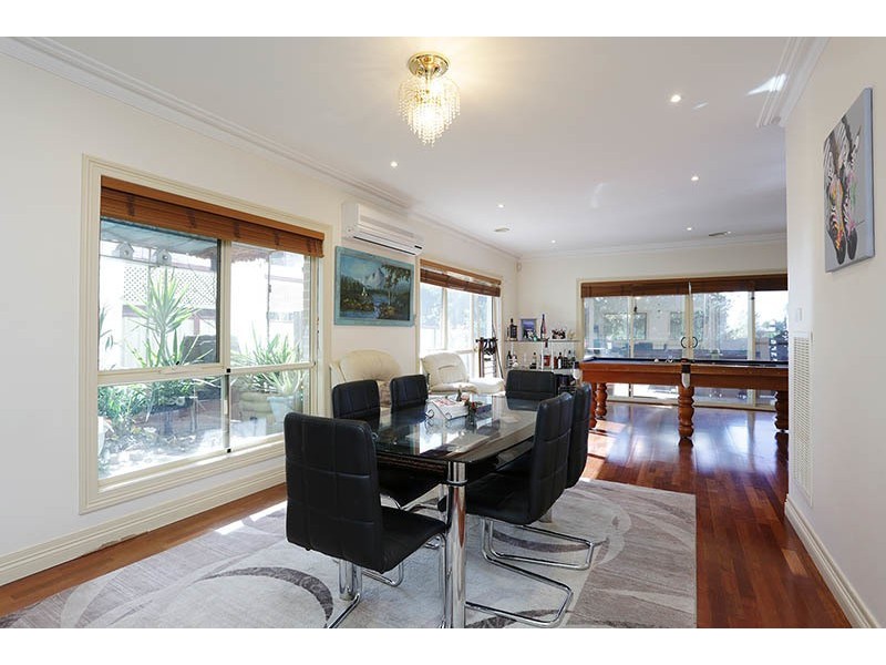 18 King Circuit, Caroline Springs VIC 3023