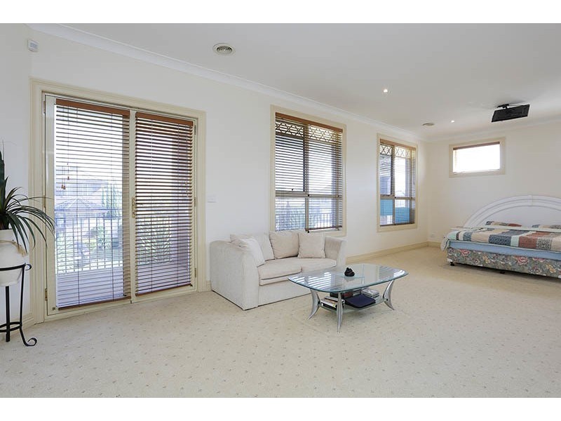 18 King Circuit, Caroline Springs VIC 3023