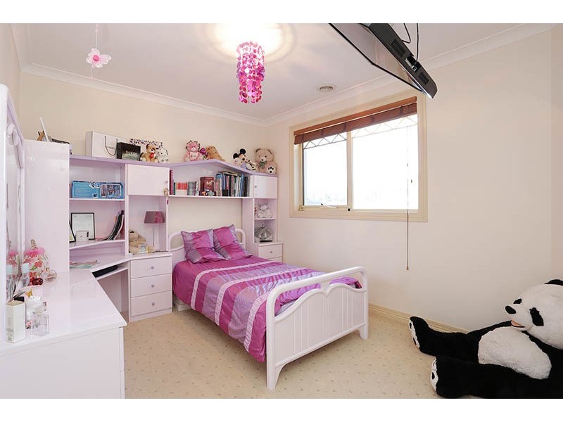 18 King Circuit, Caroline Springs VIC 3023