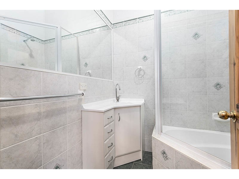 2/93 Albert Street, Unanderra NSW 2526