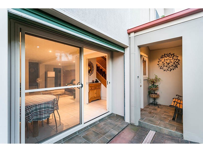 2/93 Albert Street, Unanderra NSW 2526