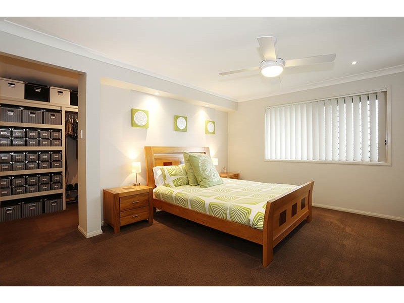2 Kelby Close, Redland Bay QLD 4165