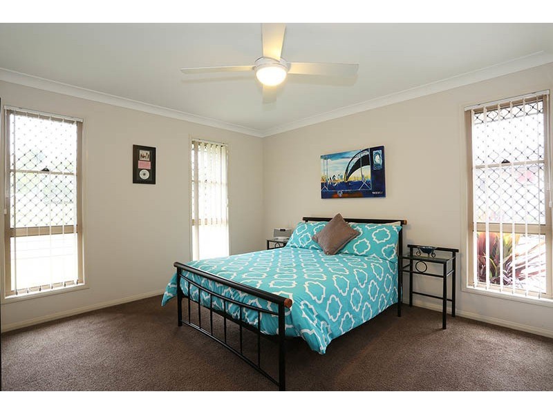 2 Kelby Close, Redland Bay QLD 4165