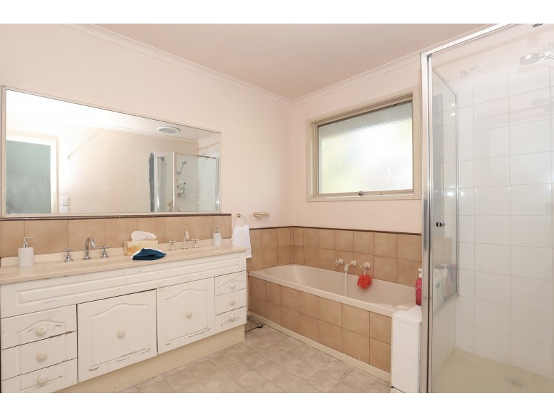 56 King Parade, Knoxfield VIC 3180