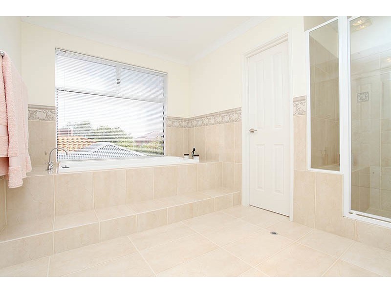 11 Bronzewing Loop, Wembley WA 6014