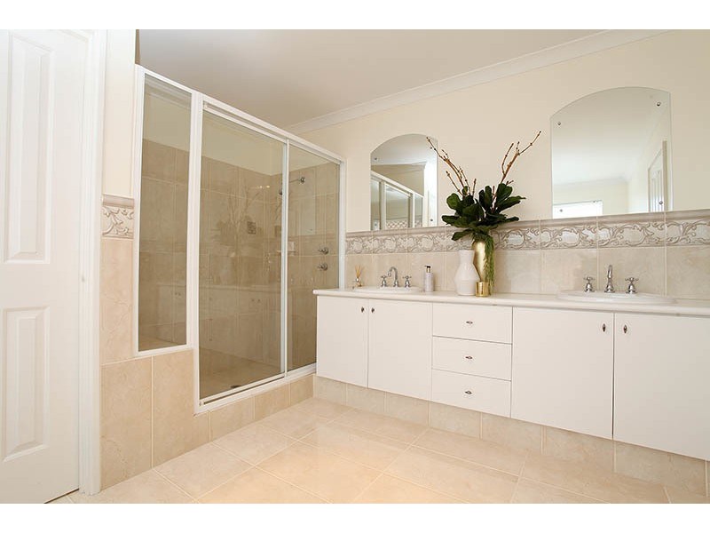 11 Bronzewing Loop, Wembley WA 6014