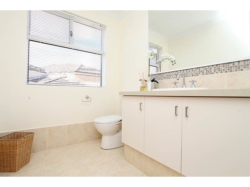 11 Bronzewing Loop, Wembley WA 6014