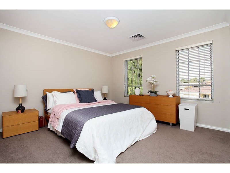 11 Bronzewing Loop, Wembley WA 6014