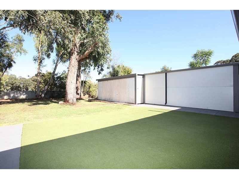 3 OSCAR ST, Armadale WA 6112