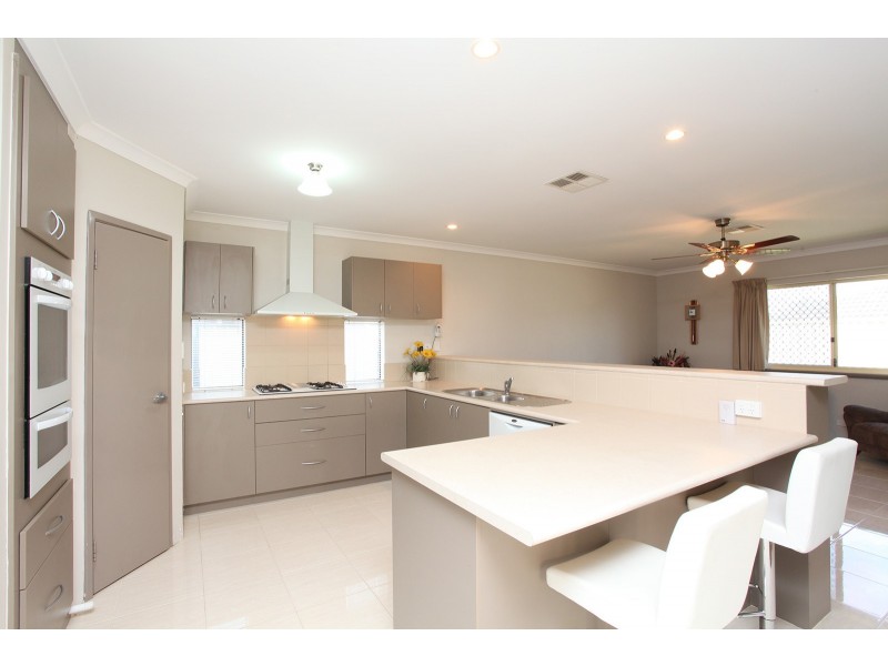 16 Burdekin Vista, Hammond Park WA 6164
