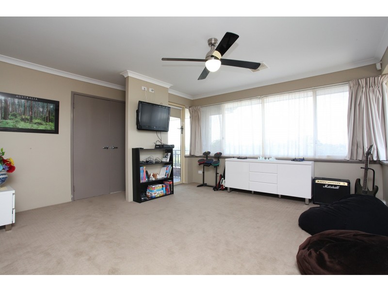 16 Burdekin Vista, Hammond Park WA 6164