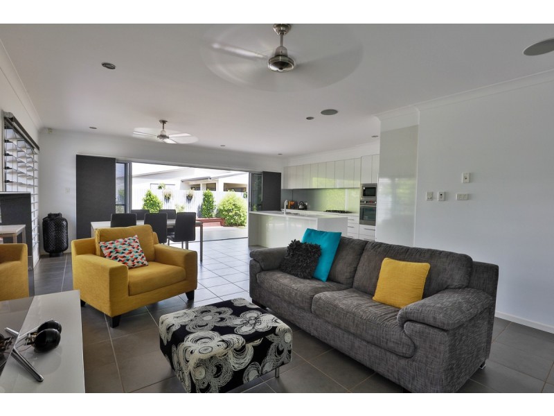 7 Dragon Flower Avenue, Mount Low QLD 4818