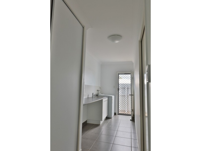 7 Dragon Flower Avenue, Mount Low QLD 4818