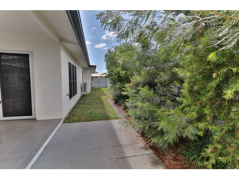 7 Dragon Flower Avenue, Mount Low QLD 4818