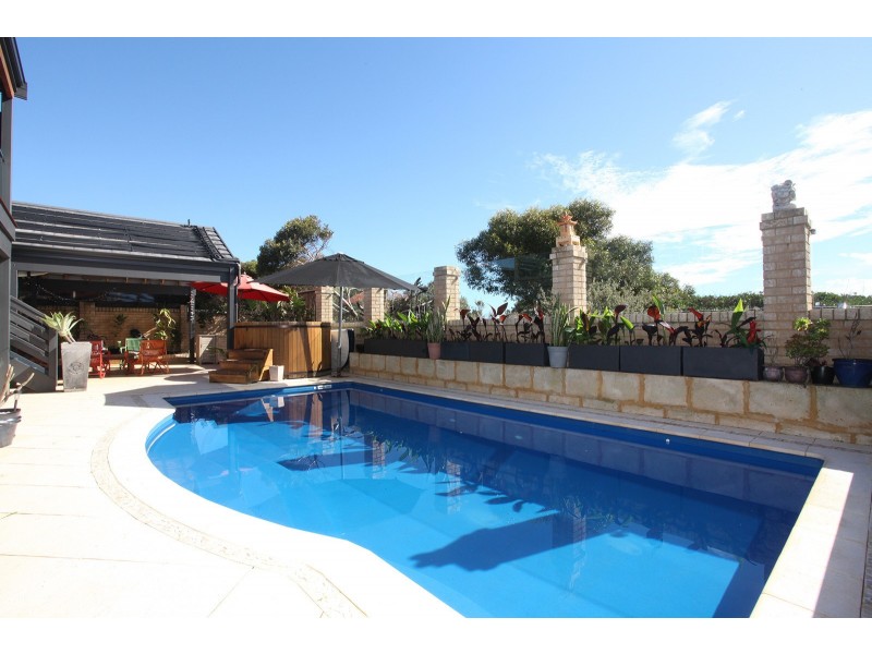 3 Sandy Cove, Halls Head WA 6210