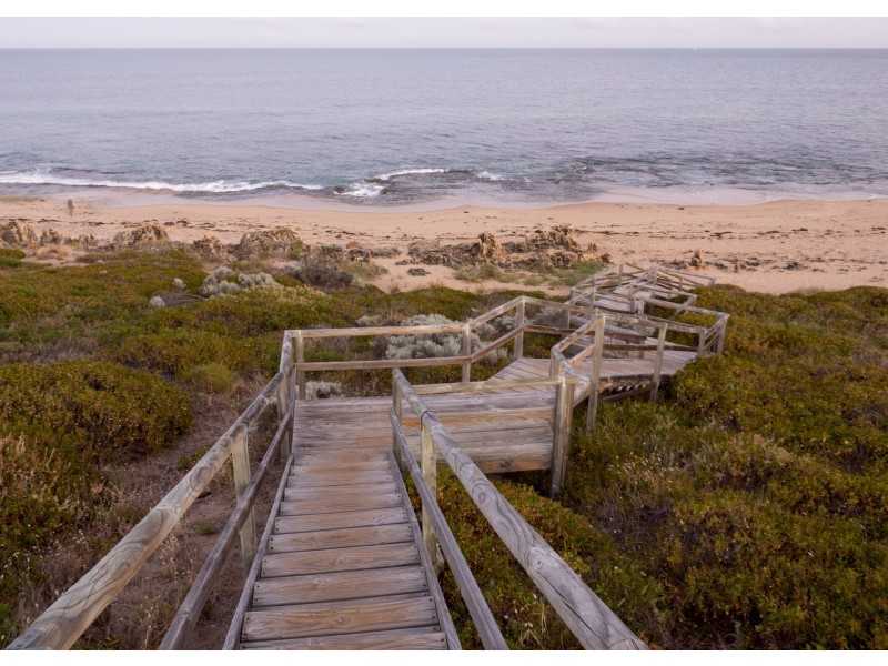 3 Sandy Cove, Halls Head WA 6210