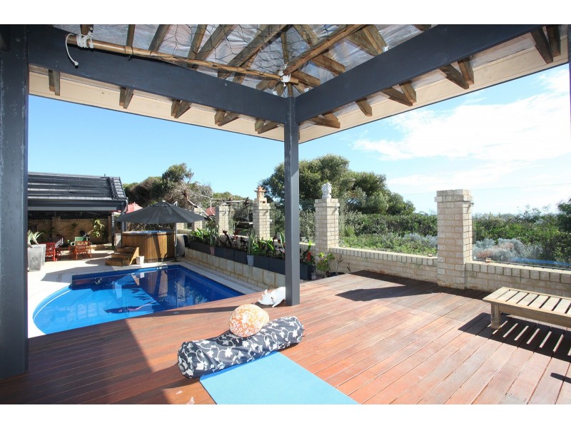 3 Sandy Cove, Halls Head WA 6210