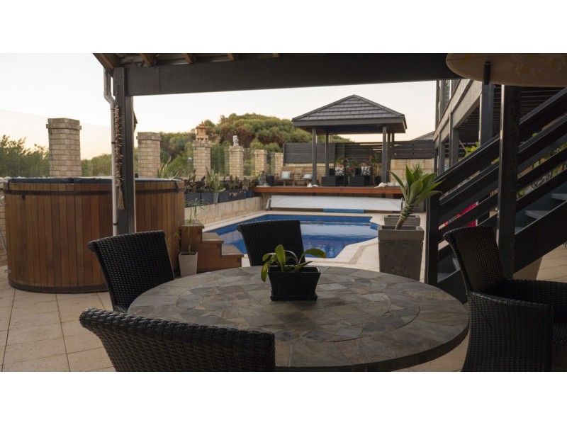 3 Sandy Cove, Halls Head WA 6210