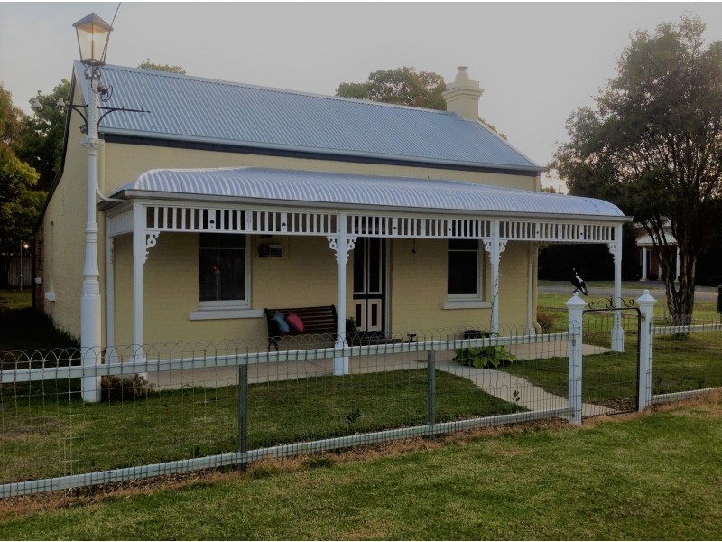 8 Murray Street, Holbrook NSW 2644