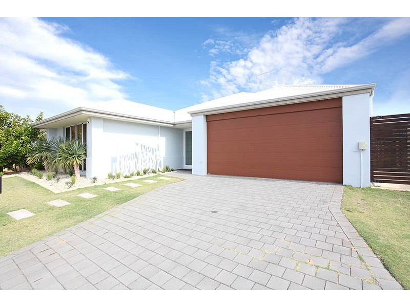 35 Camden Way, Meadow Springs WA 6210