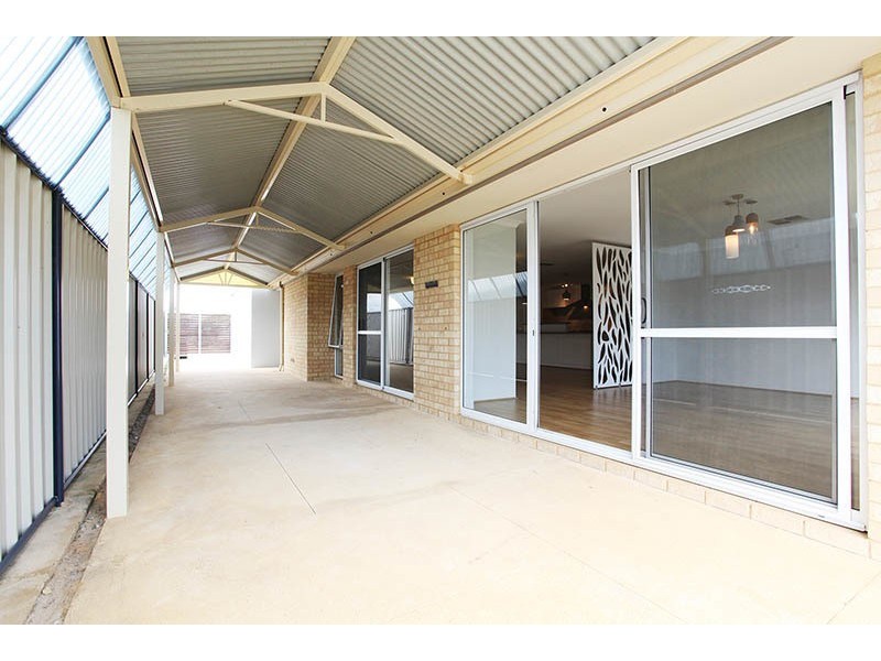 35 Camden Way, Meadow Springs WA 6210