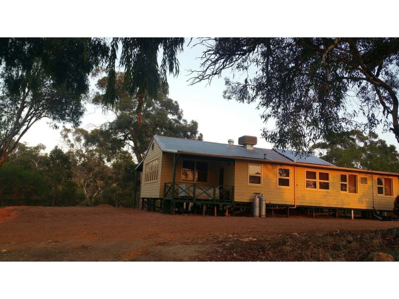 119 Railway Road, Clackline WA 6564