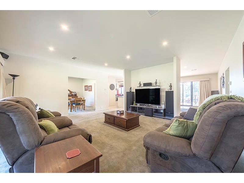 17 Hill Road, Royalla NSW 2620