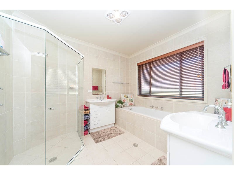 17 Hill Road, Royalla NSW 2620