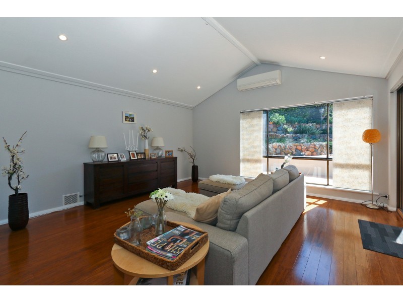 7 Greenhill Court, Kallaroo WA 6025