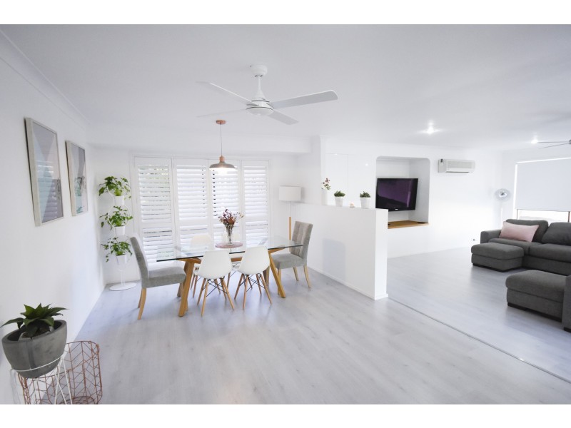 27 Canterbury Chase, Ashmore QLD 4214