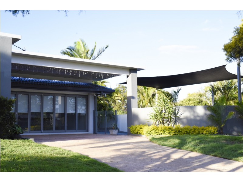 27 Canterbury Chase, Ashmore QLD 4214