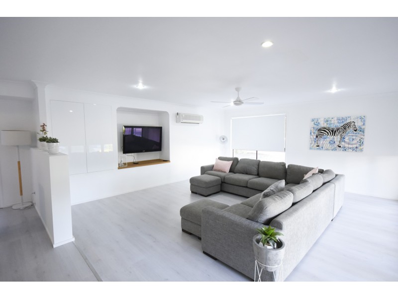 27 Canterbury Chase, Ashmore QLD 4214