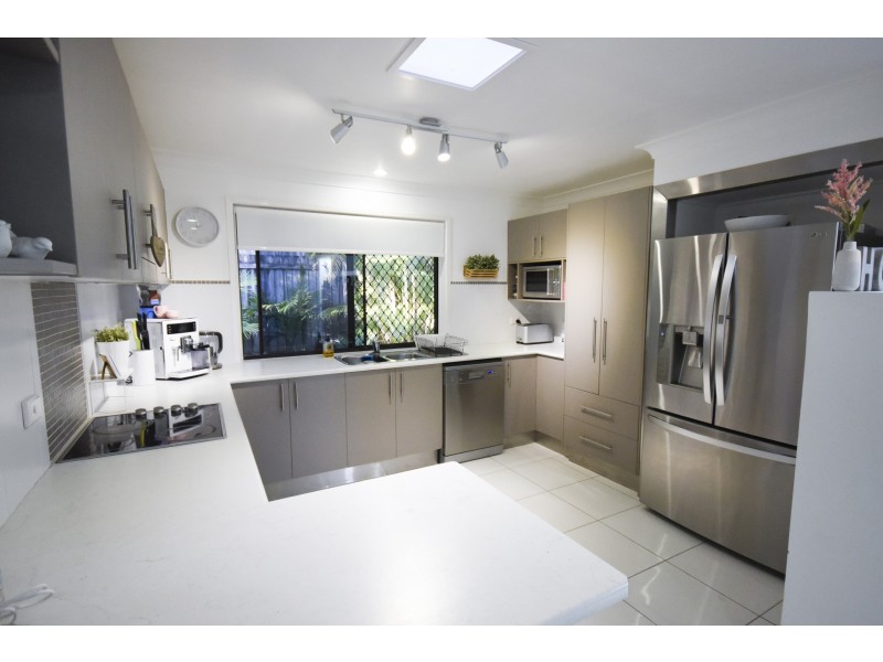 27 Canterbury Chase, Ashmore QLD 4214